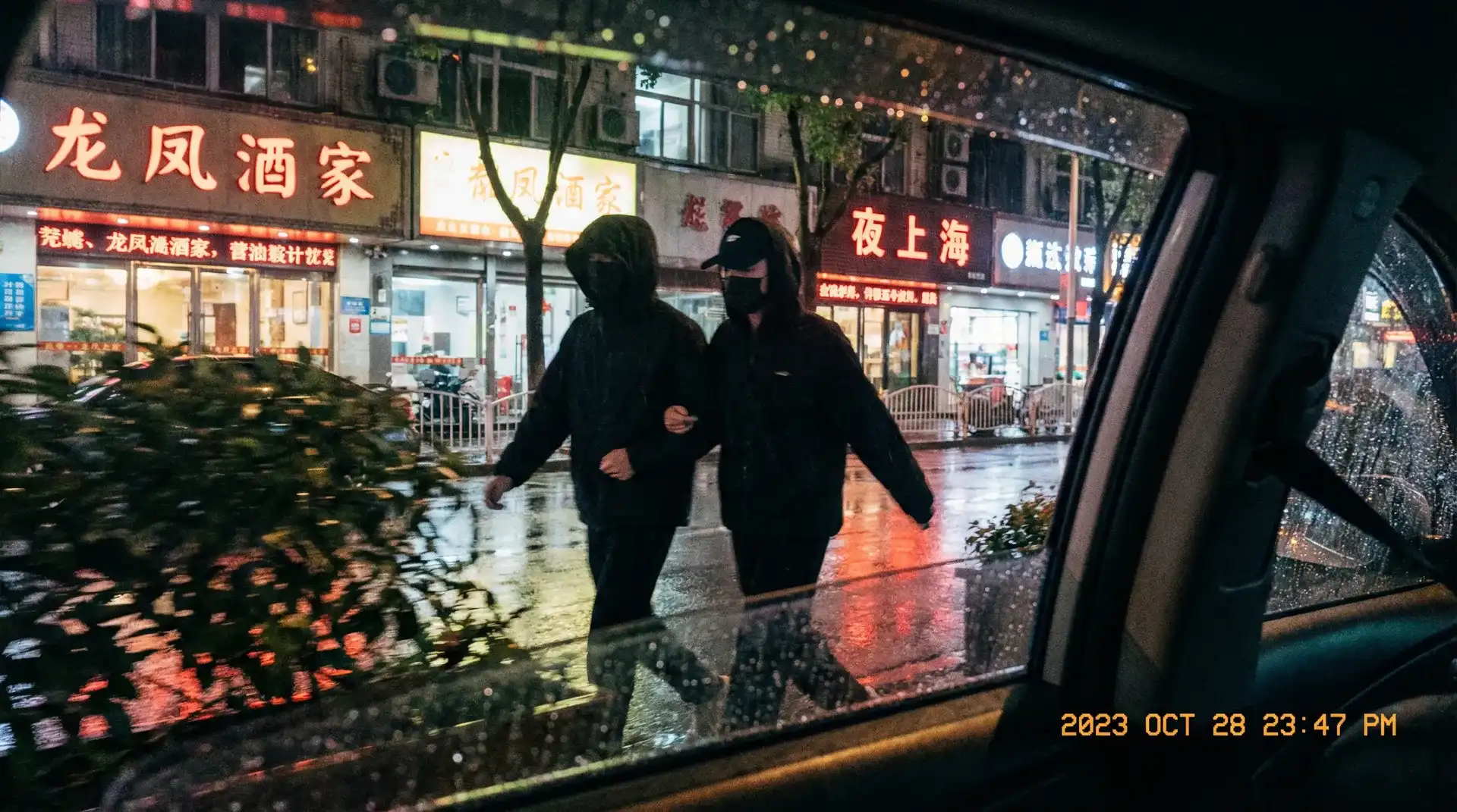 911爆料 - 顶流明星深夜密会现场抓拍照片